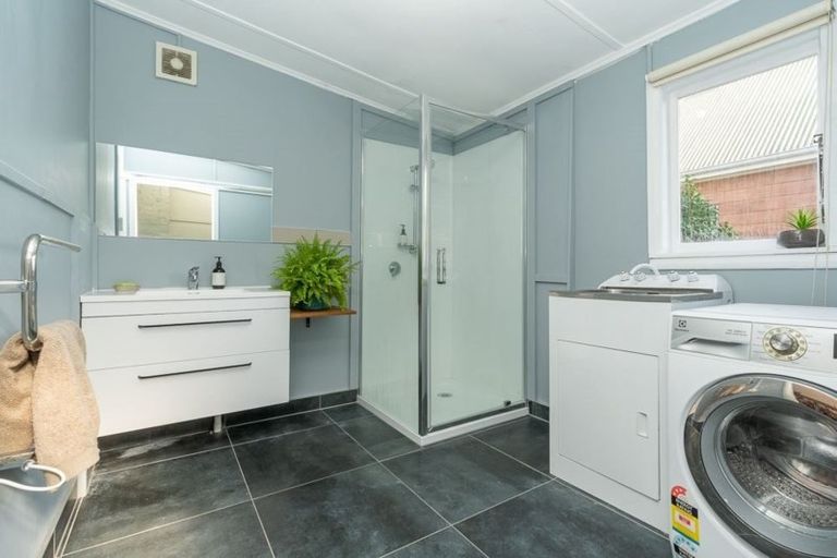Photo of property in 35 Oxford Street, Fairfield, Hamilton, 3214