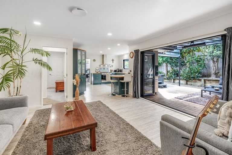 Photo of property in 19 Ysabel Crescent, The Gardens, Auckland, 2105