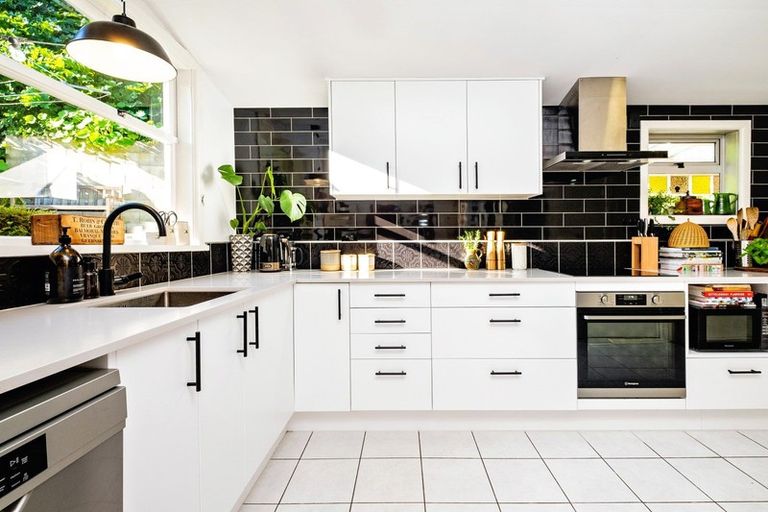 Photo of property in 15 Burns Road, Hospital Hill, Napier, 4110