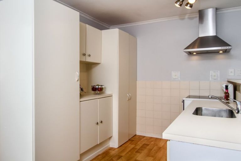 Photo of property in 2 Graham Avenue, Te Atatu Peninsula, Auckland, 0610