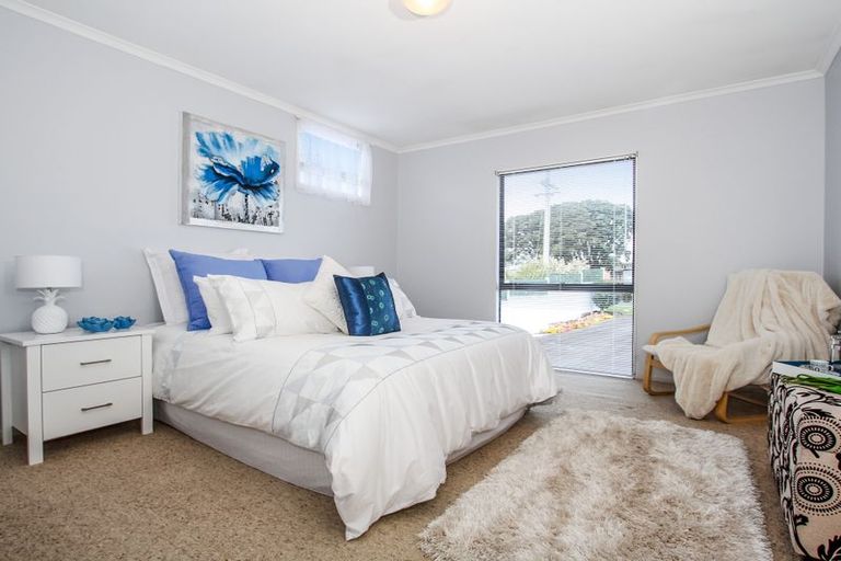 Photo of property in 2 Graham Avenue, Te Atatu Peninsula, Auckland, 0610