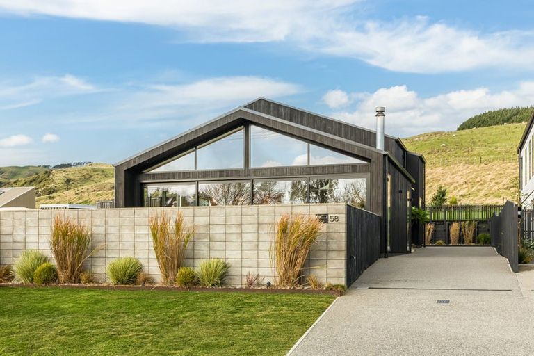 Photo of property in 58 Muri Road, Pukerua Bay, 5026