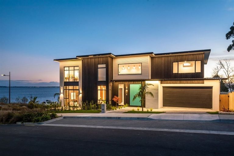 Photo of property in 1 Seawind Way, Hobsonville, Auckland, 0616