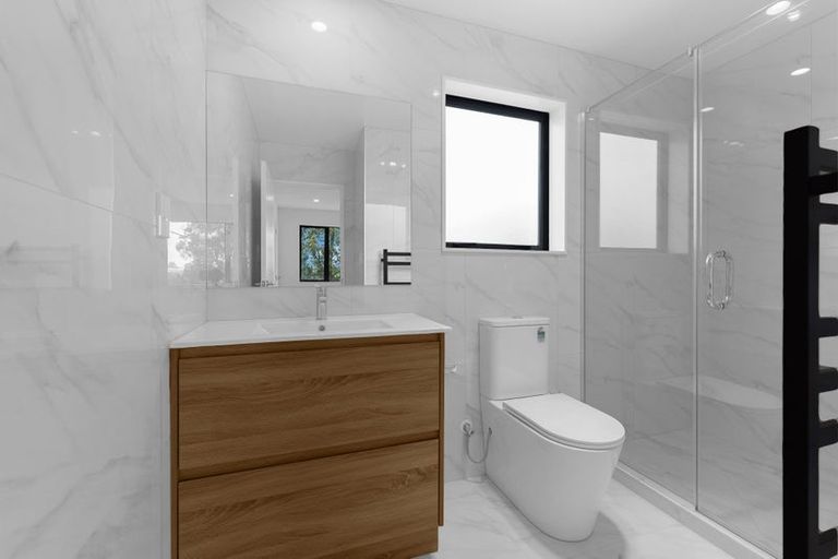 Photo of property in 3b Raupapa Street, Northcote, Auckland, 0627