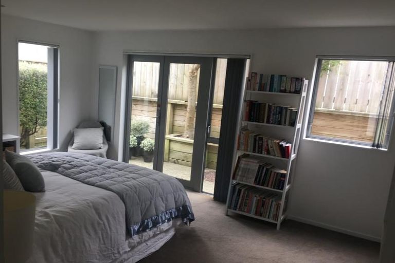 Photo of property in 3/12 Agra Crescent, Khandallah, Wellington, 6035