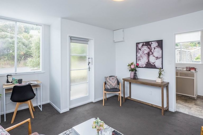 Photo of property in 127u1 Queens Drive, Lyall Bay, Wellington, 6022