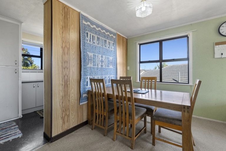 Photo of property in 24 School Road, Te Atatu South, Auckland, 0610