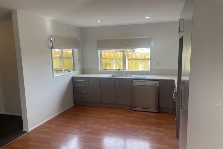 Photo of property in 16 Merlot Way, Te Atatu South, Auckland, 0610