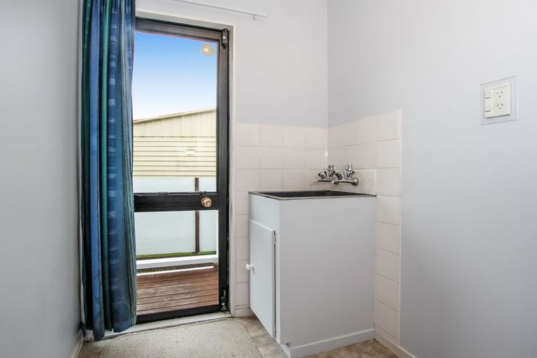 Photo of property in 2 Graham Avenue, Te Atatu Peninsula, Auckland, 0610