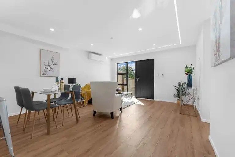 Photo of property in 4/1 Benita Place, Sunnyvale, Auckland, 0612