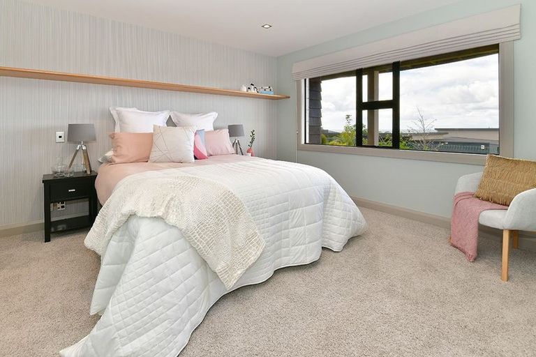 Photo of property in 37 Grovenor Drive, Orewa, 0931