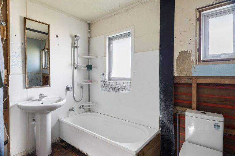 Photo of property in 103a Roberts Road, Te Atatu South, Auckland, 0610