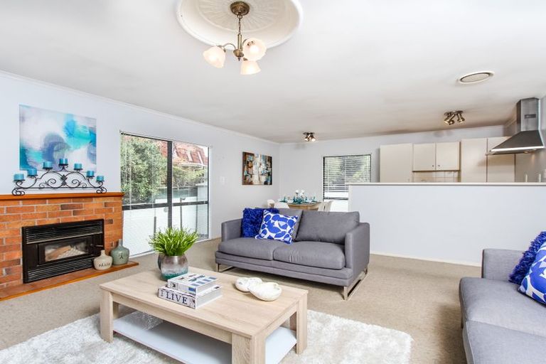 Photo of property in 2 Graham Avenue, Te Atatu Peninsula, Auckland, 0610