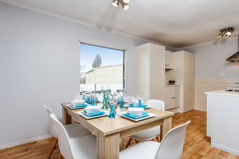 Photo of property in 2 Graham Avenue, Te Atatu Peninsula, Auckland, 0610