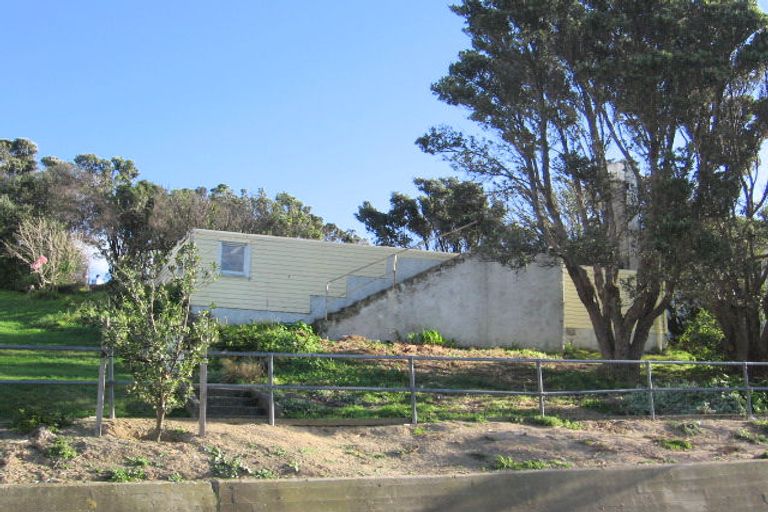 Photo of property in 37 Pikarere Street, Titahi Bay, Porirua, 5022