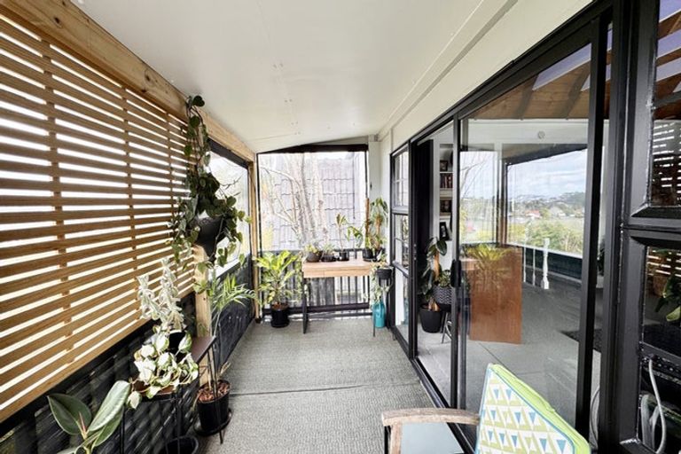 Photo of property in 131 Chelsea View Drive, Chatswood, Auckland, 0626