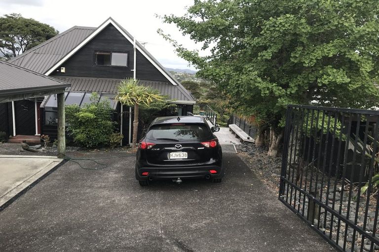 Photo of property in 38 Highland Avenue, Titirangi, Auckland, 0604