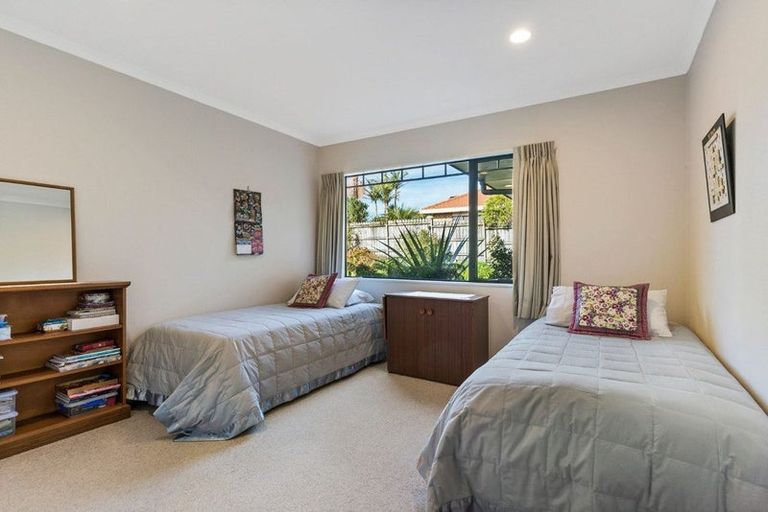 Photo of property in 12 Mohill Place, East Tamaki Heights, Auckland, 2016