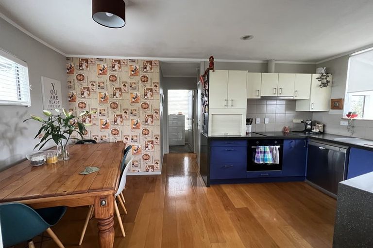 Photo of property in 4 Manutara Avenue, Forrest Hill, Auckland, 0620