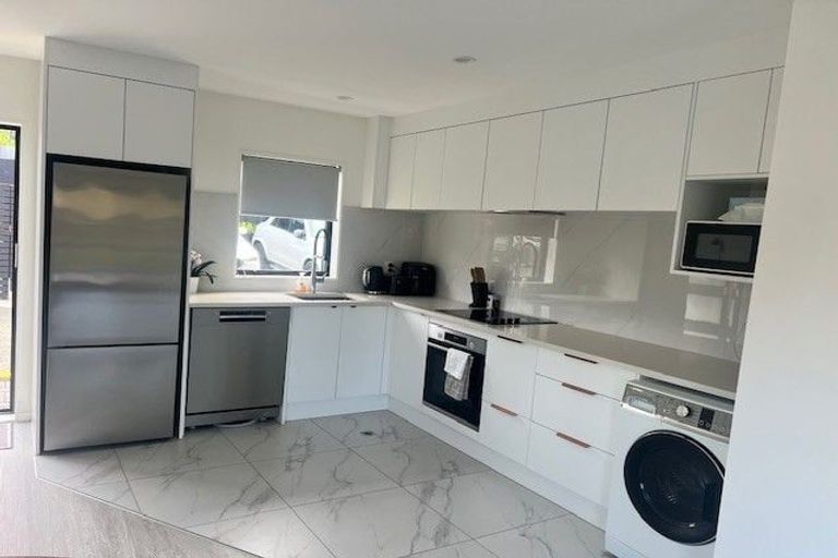 Photo of property in 1/40 Mark Edward Drive, Half Moon Bay, Auckland, 2012