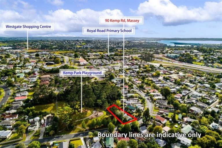 Photo of property in 90 Kemp Road, Massey, Auckland, 0614