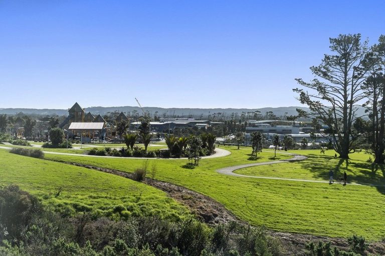 Photo of property in 5 Impatiens Lane, Massey, Auckland, 0614