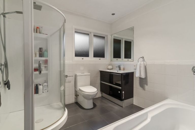 Photo of property in 69 Kervil Avenue, Te Atatu Peninsula, Auckland, 0610