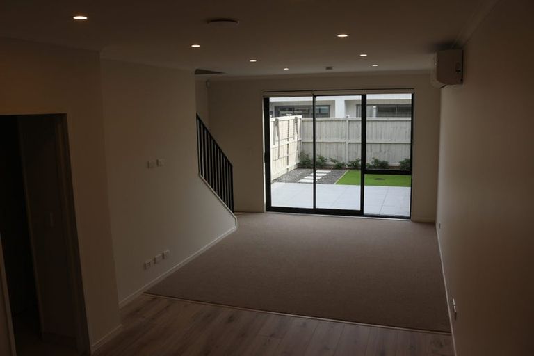 Photo of property in 43 Periko Way, Takanini, 2112