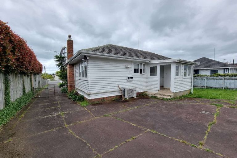 Photo of property in 420 Old Te Atatu Road, Te Atatu Peninsula, Auckland, 0610