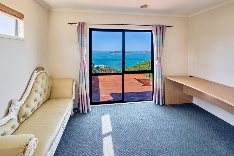 Photo of property in 8 Tamworth Crescent, Newlands, Wellington, 6037