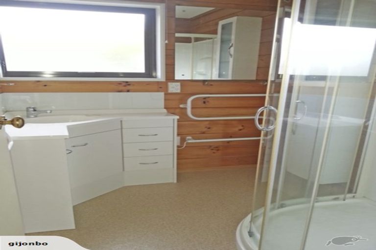 Photo of property in 35 Moffat Road, Red Beach, 0932