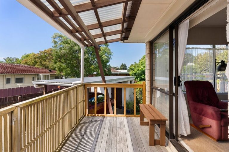 Photo of property in 2/4 Dalwhinnie Parade, Highland Park, Auckland, 2010