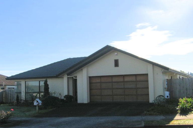 Photo of property in 49 Newbliss Crescent, East Tamaki Heights, Auckland, 2016