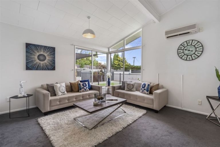 Photo of property in 1/32 Manuka Road, Glenfield, Auckland, 0629