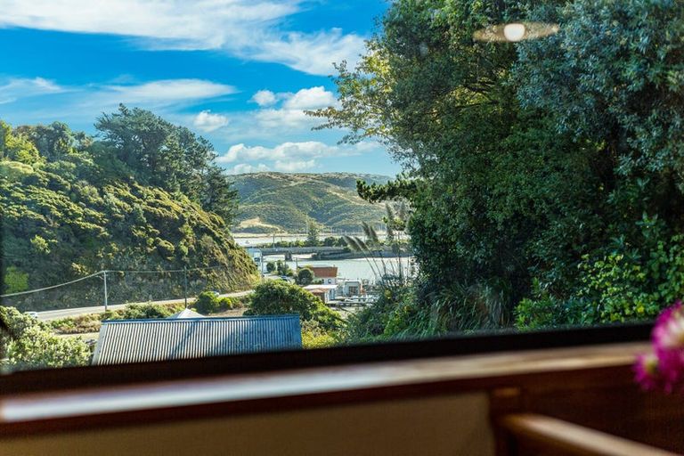 Photo of property in 49 Bayview Road, Paremata, Porirua, 5024
