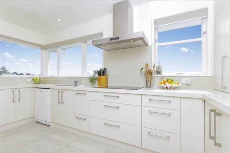 Photo of property in 154 Bleakhouse Road, Mellons Bay, Auckland, 2014