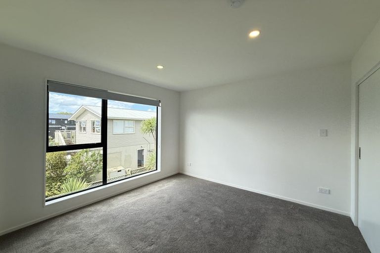 Photo of property in 13f Glendhu Road, Bayview, Auckland, 0629