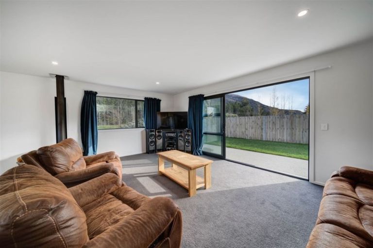 Photo of property in 5 Edna Lane, Lake Hawea, Wanaka, 9382