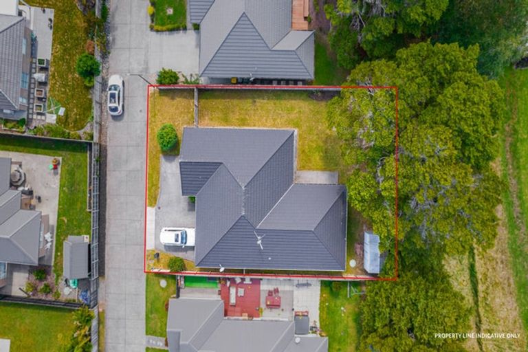 Photo of property in 10 Pititi Lane, Kumeu, 0810