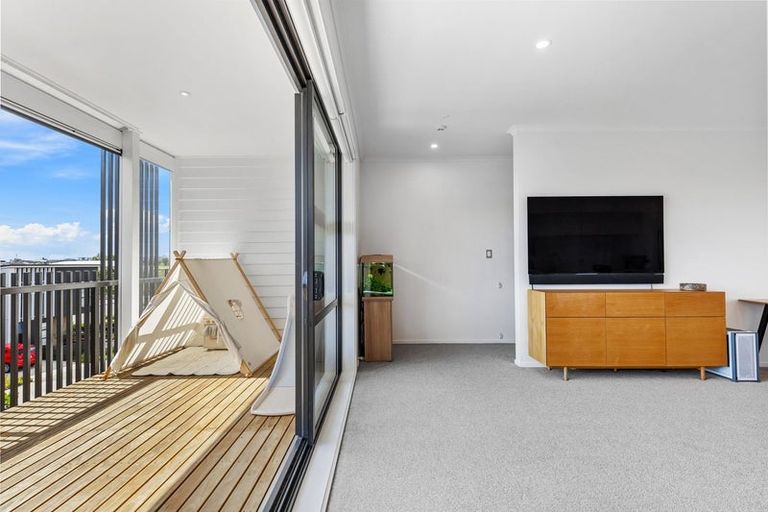 Photo of property in 16 Raranga Lane, Hobsonville, Auckland, 0616