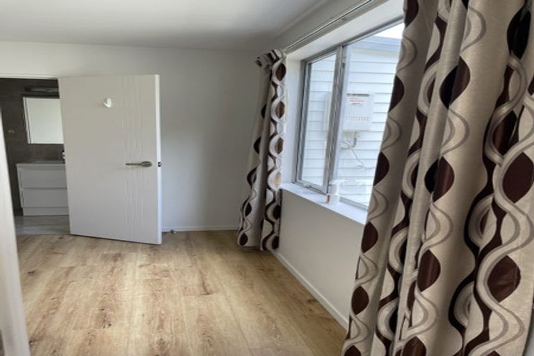 Photo of property in 3 Tuangi Street, Long Bay, Auckland, 0630