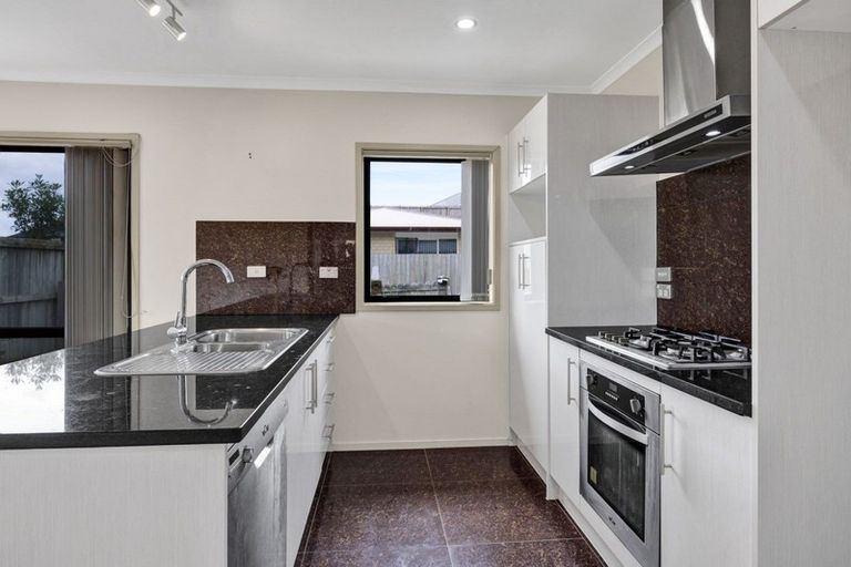Photo of property in 14 Frederick Place, Whalers Gate, New Plymouth, 4310