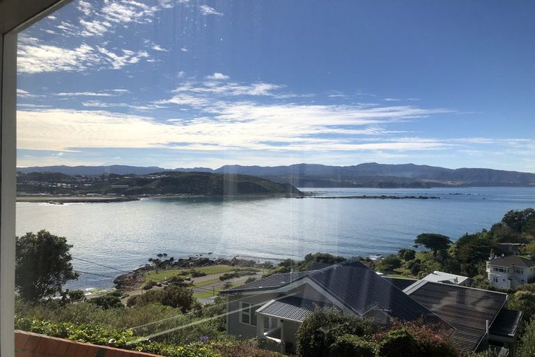 Photo of property in 34 Hungerford Road, Lyall Bay, Wellington, 6022