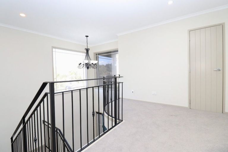 Photo of property in 9 Chard Place, Flat Bush, Auckland, 2016