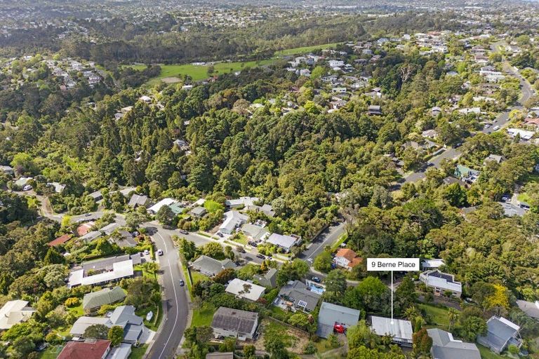 Photo of property in 9 Berne Place, Birkenhead, Auckland, 0626