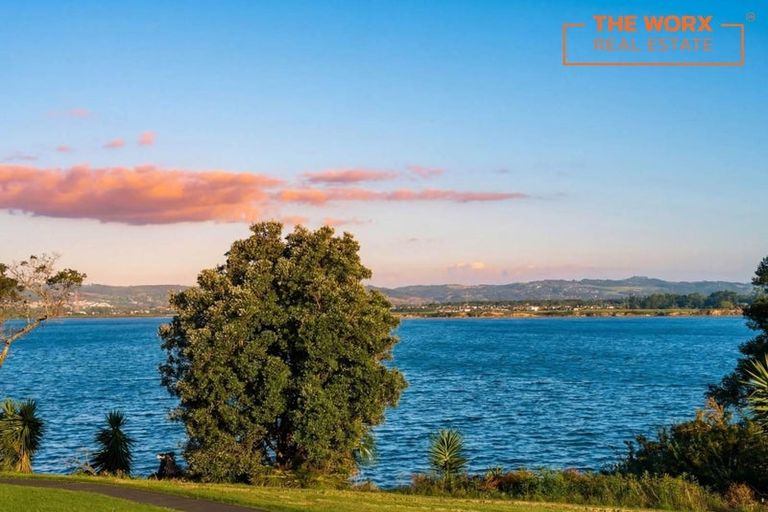 Photo of property in 114c Carnoustie Drive, Wattle Downs, Auckland, 2103