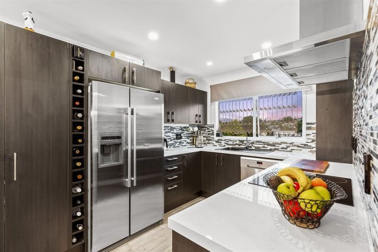 Photo of property in 92 Reynella Drive, Massey, Auckland, 0614