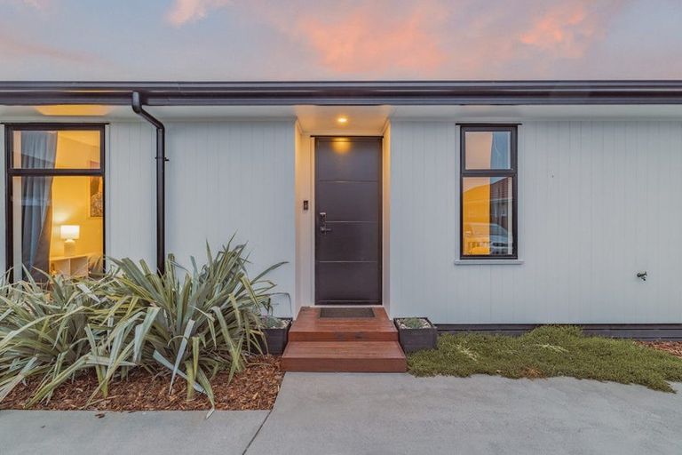 Photo of property in 299a Wainoni Road, Avondale, Christchurch, 8061