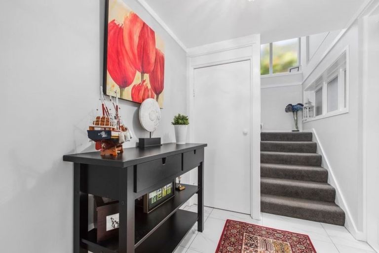 Photo of property in 1/6 Reynolds Place, Torbay, Auckland, 0630