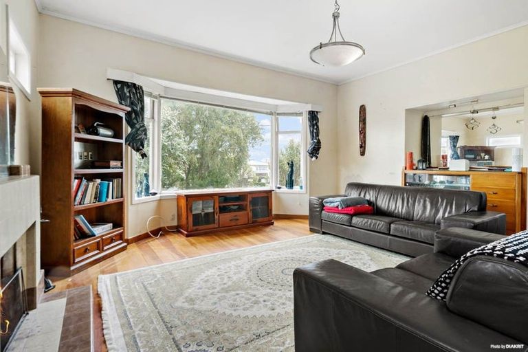 Photo of property in 120 Hutchinson Avenue, New Lynn, Auckland, 0600